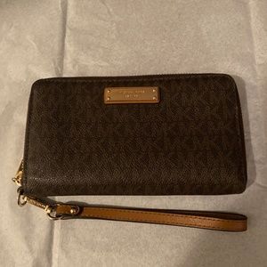 Michael Kors wallet/wristlet